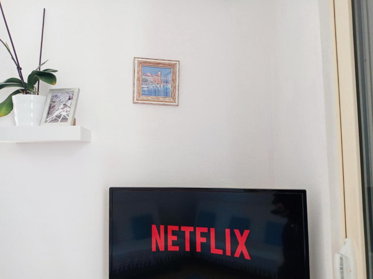 סרנדה Kristi Apartment 2 Min To Sea Netflix & Espresso Station מראה חיצוני תמונה
