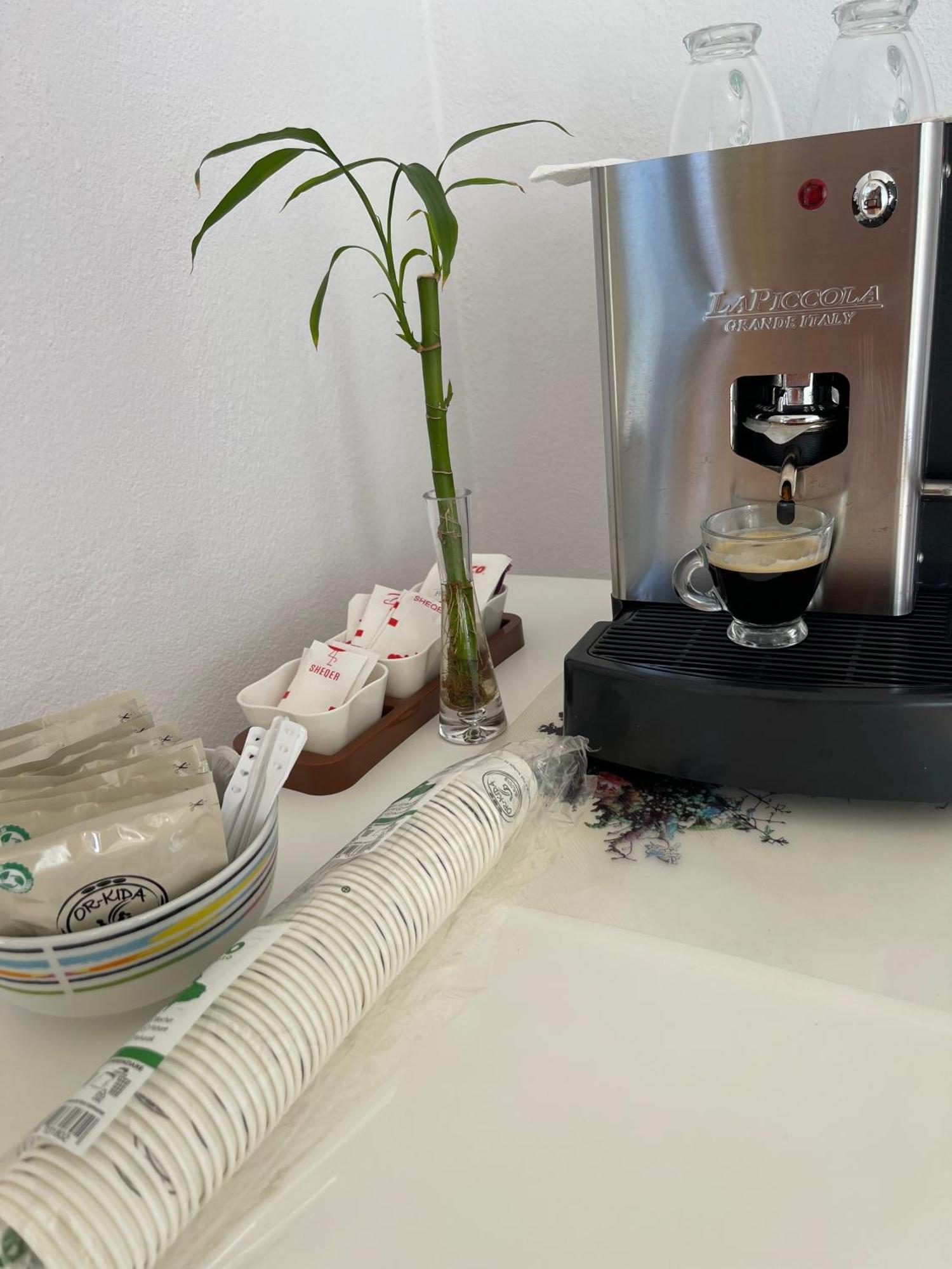 סרנדה Kristi Apartment 2 Min To Sea Netflix & Espresso Station מראה חיצוני תמונה